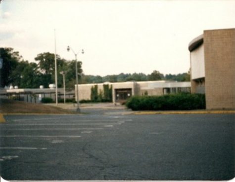 Darien High School campus before reconstruction in 2003. 