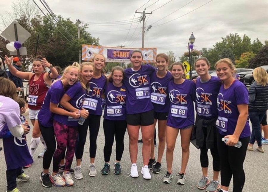 Some of the field hockey players running a 5k for pediatric cancer.