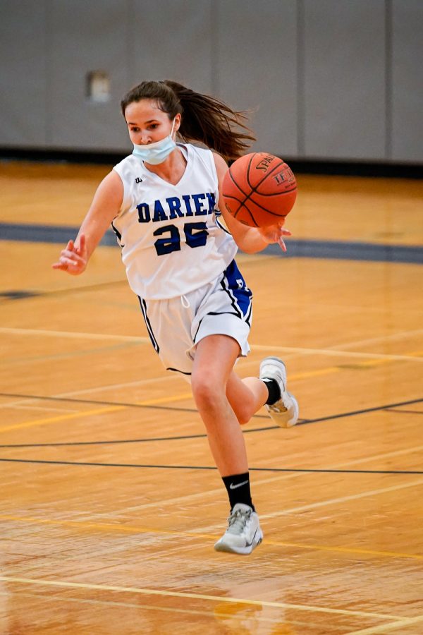 Katelyn Secor dribbling past defenders in a 2021 game