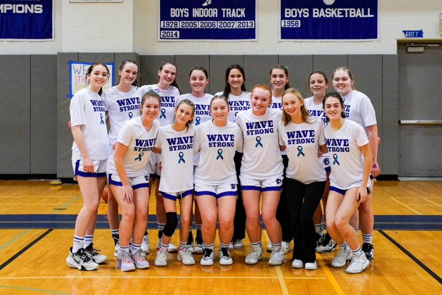 Darien Girls Basketball team on the Wave Strong Community Night wearing their t-shirts to raise awareness of suicide prevention.