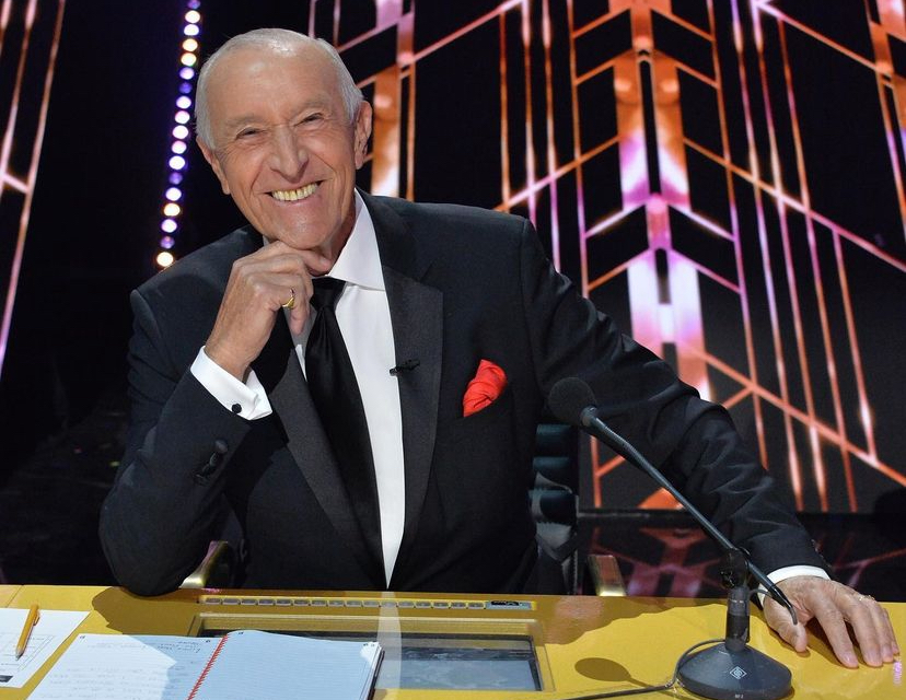 Dancing+With+The+Stars+judge+Len+Goodman+grins+widely+at+his+iconic+center+seat+at+the+judges+table