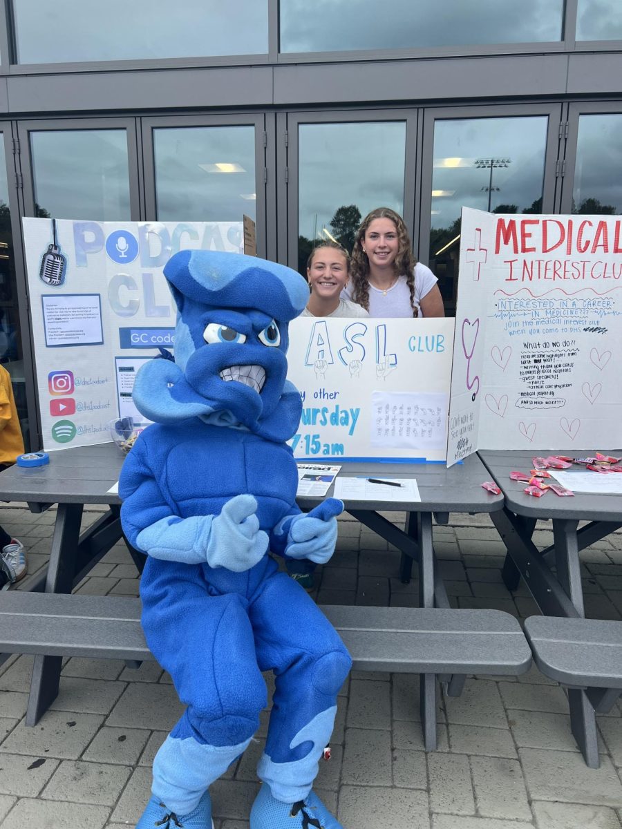 Club Fair fun! American Sign Language Club Presidents, seniors Megan Hayes and Charlotte Palen, show off their sign.